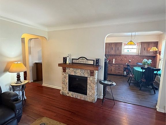 5th image of 6707 Thornton Dr