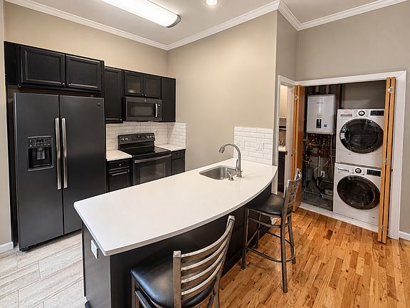 4th image of 53-55 Bank St #203