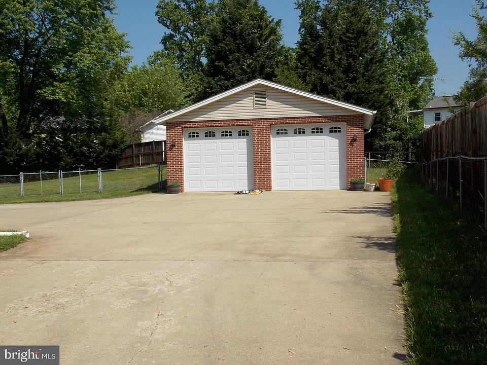 2nd image of 14033 Grayson Rd