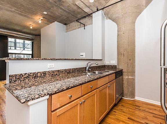 4th image of 1000 W 15th St #Gu162