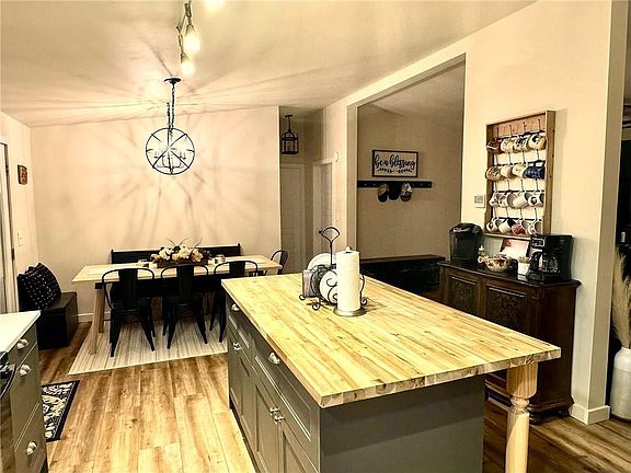 3rd image of 470 E 2200th Rd