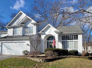 451 Rock Hall Cir, Grayslake, IL 60030