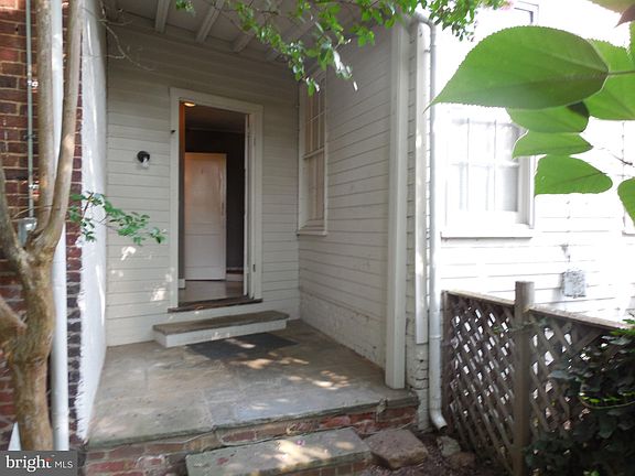 3rd image of 34 E Lee St