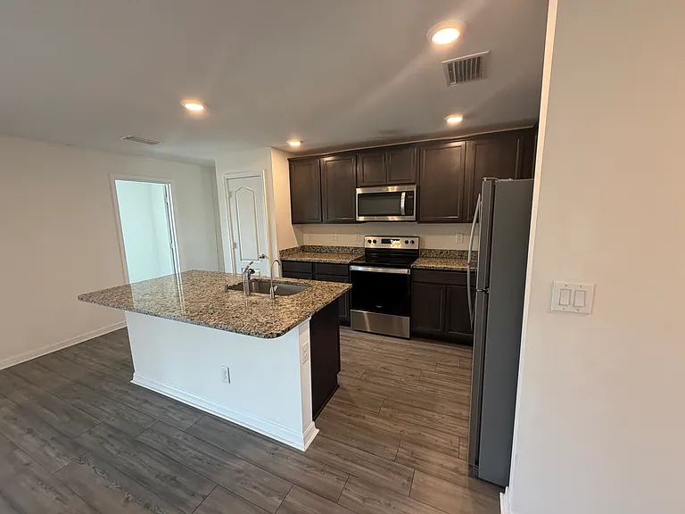 2019 NW 16th Pl — Photo 7
