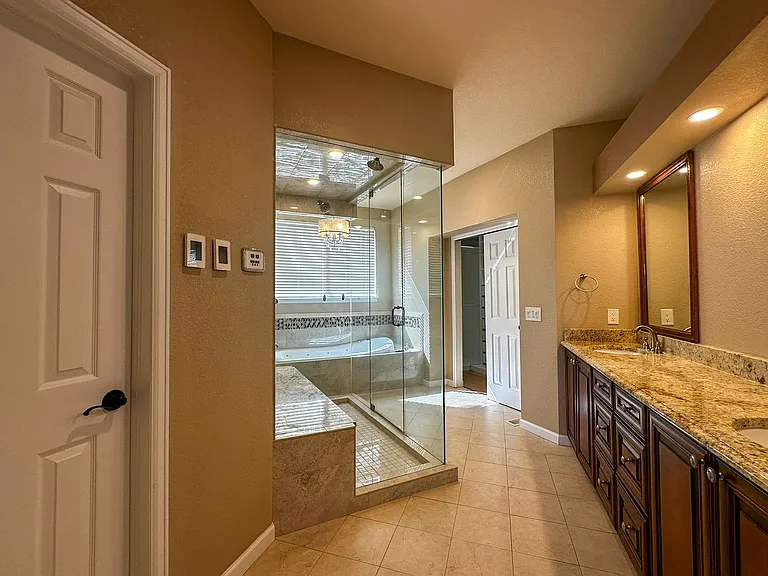 7856 Stonedale Dr — Photo 37