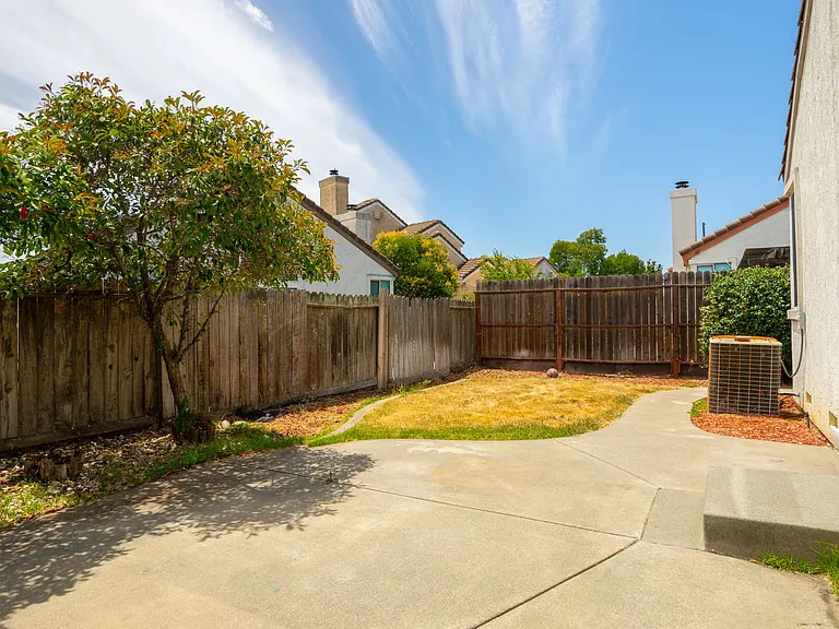 957 McCoy Creek Cir — Photo 18