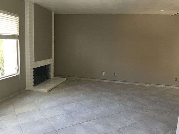 2nd image of 556 Oriole Ln