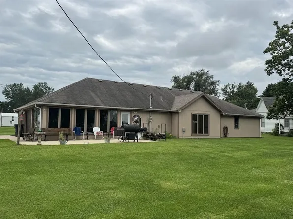 405 E High St, Novelty, MO 63460