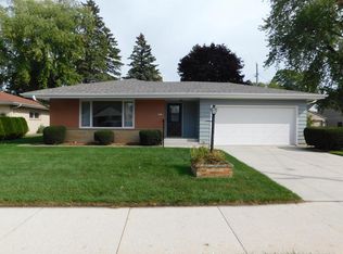 2811 Lakeshore Dr, Sheboygan, WI 53081