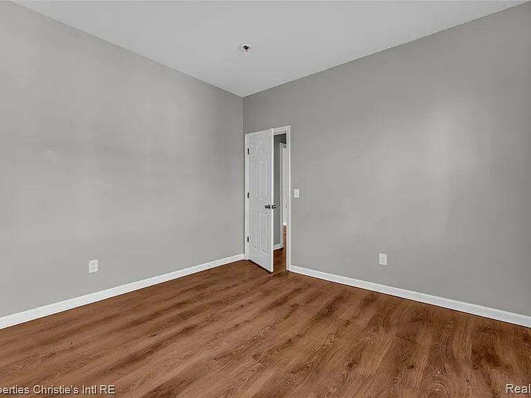 2508 Clairmount St — Photo 15