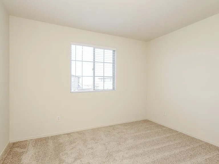 5012 S 109th Dr — Photo 14