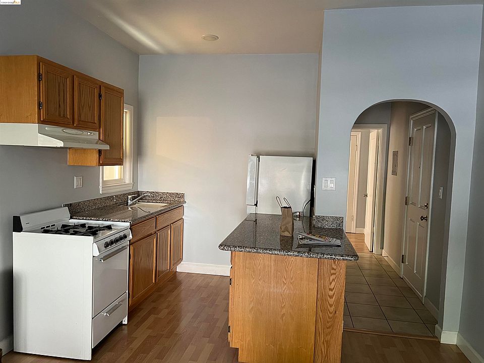 2nd image of 1846 Spruce St APT 2