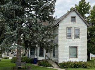 305 1st St, Bradford, IL 61421