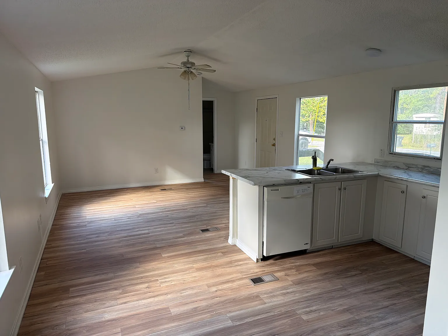 9109 Travis Ave — Photo 4