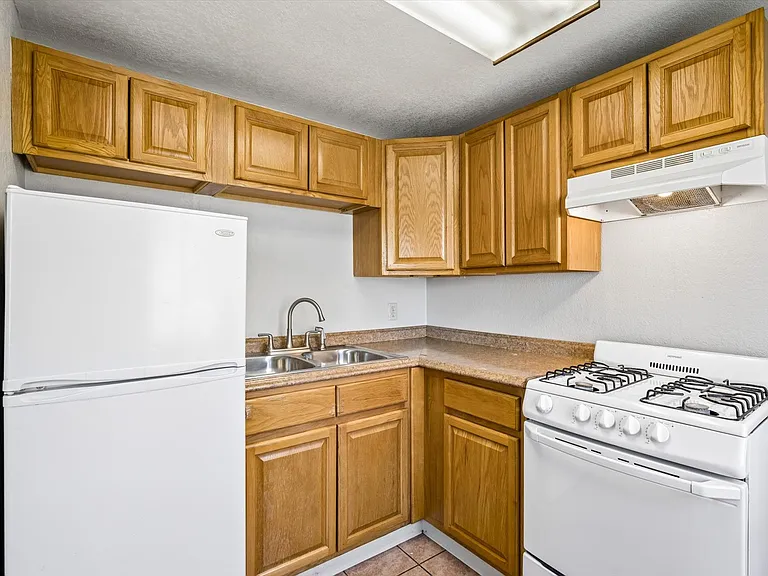 Kimberly Apartments — Photo 9