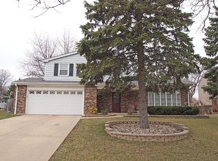 1146 Crest Ct, Schaumburg, IL 60193