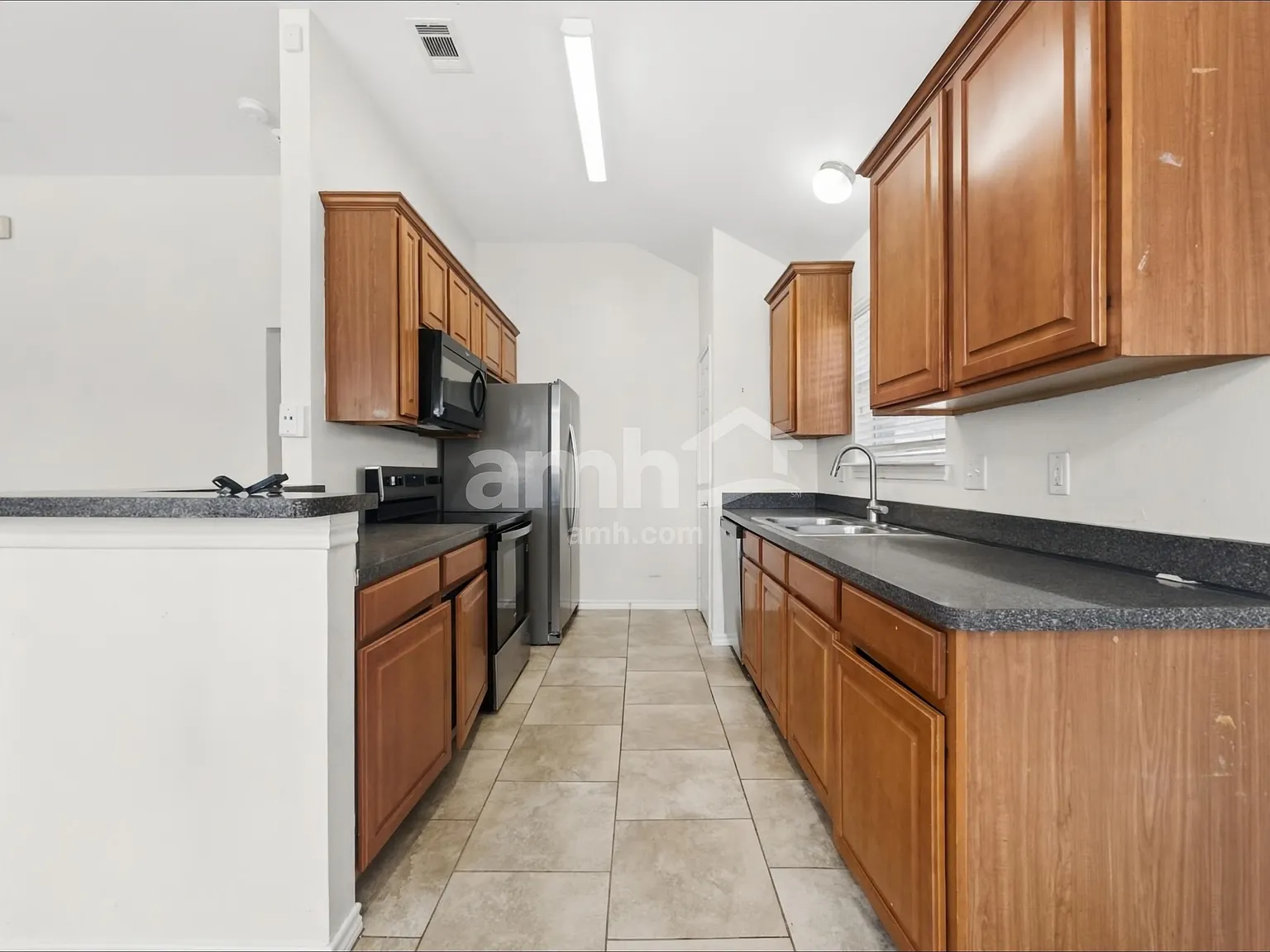 3 bed, 2.0 bath, 1390 sqft, $2,130 — Photo 3