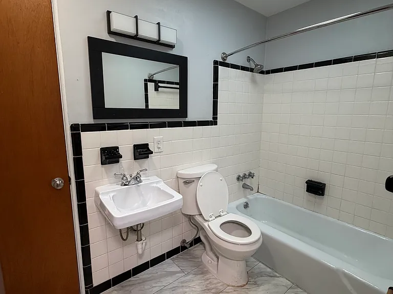 834 S Woodward Ave — Photo 21