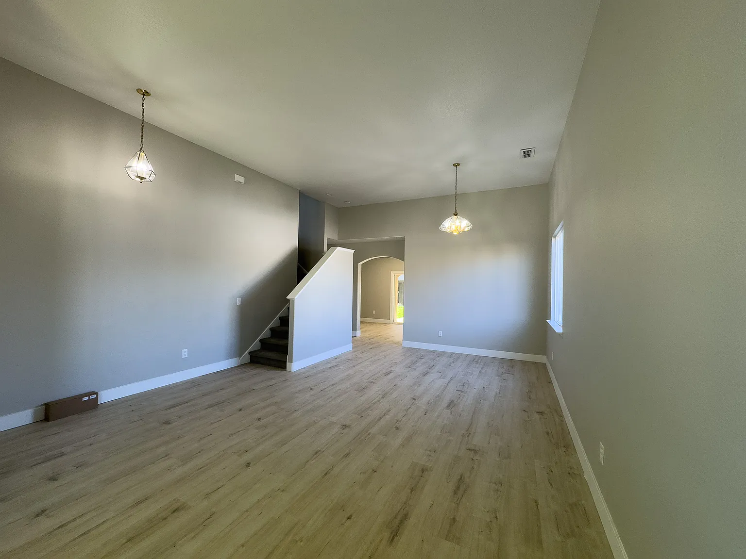 4 bed, 2129 sqft, $4,200 — Photo 4