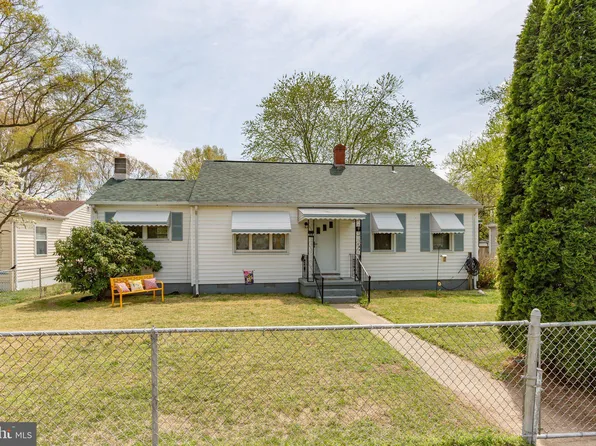 216 Locust Ave, Colonial Beach, VA 22443