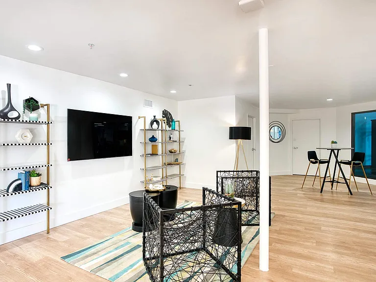 Presidio Palms Apartments — Photo 34