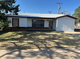914 13th St, Levelland, TX 79336