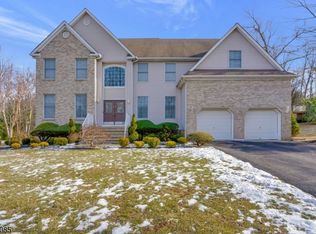 12 Hickory Ln, Green Brook, NJ