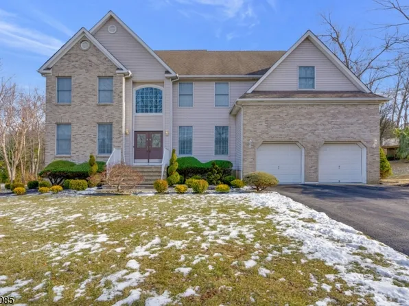 12 Hickory Ln, Green Brook Twp., NJ 08812