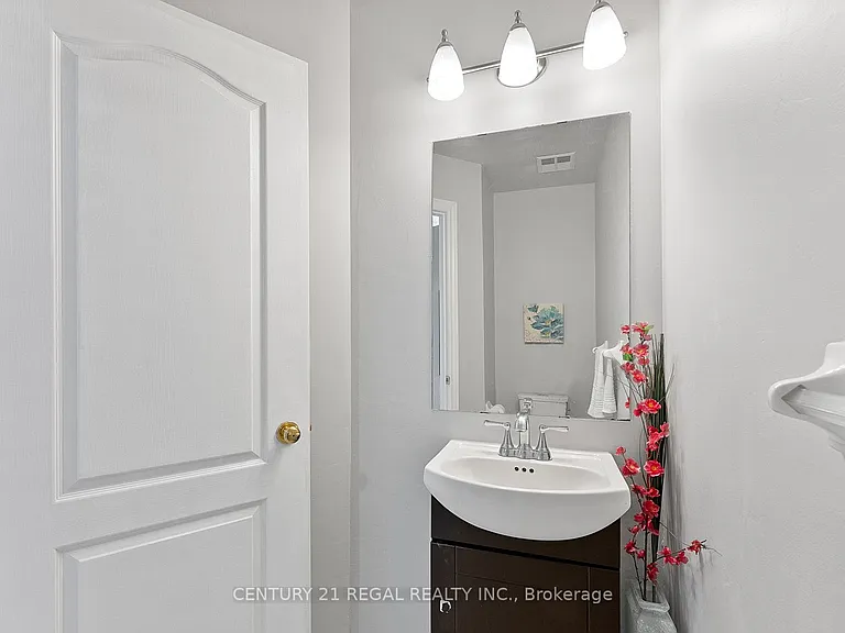 42 Ballymore Dr — Photo 31