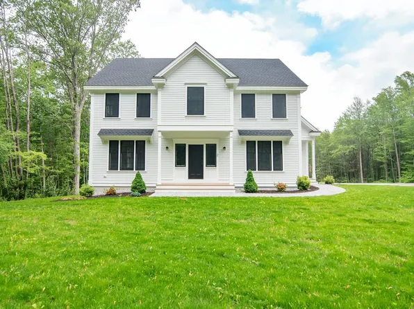 2 White Cedar Way, Newton, NH 03858