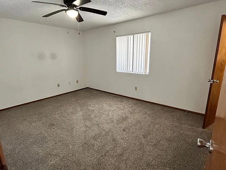 2401 Cosnina Dr — Photo 14