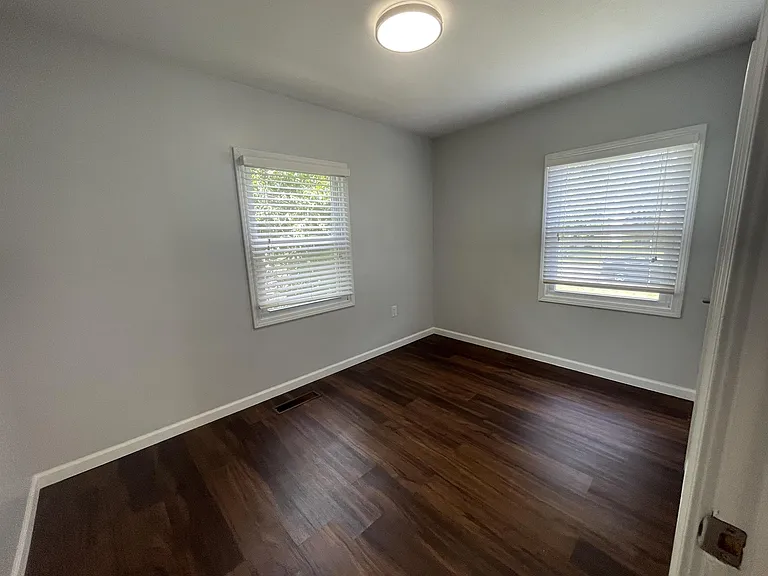 420 S Mitchell St — Photo 10