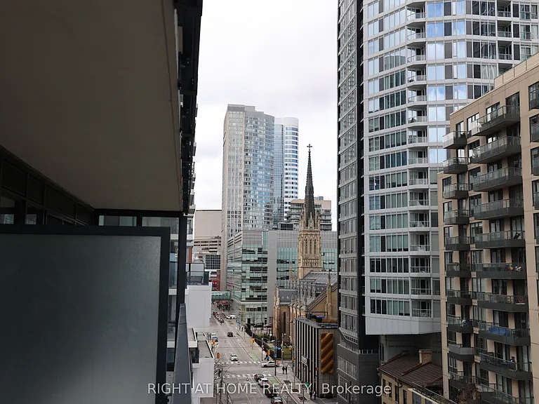 47 Mutual St #804 — Photo 17