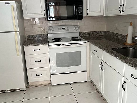 3rd image of 251 Brittany Way #F