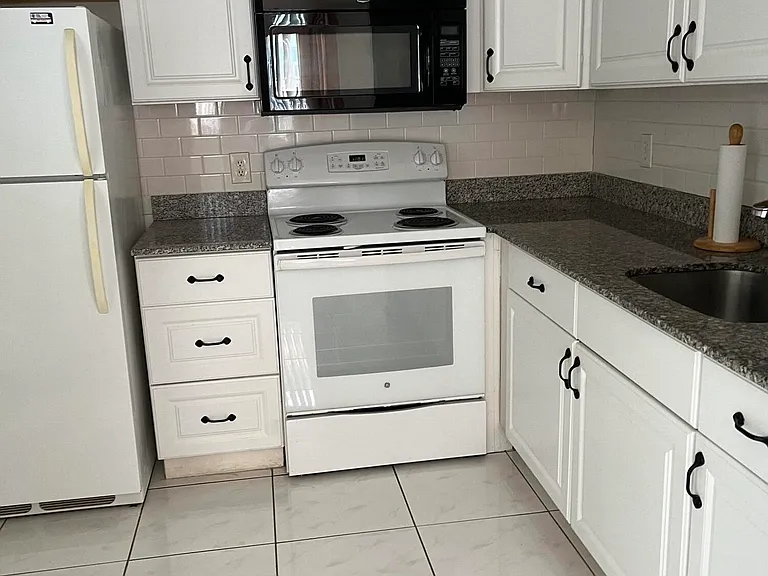 451 Brittany Dr #F — Photo 3