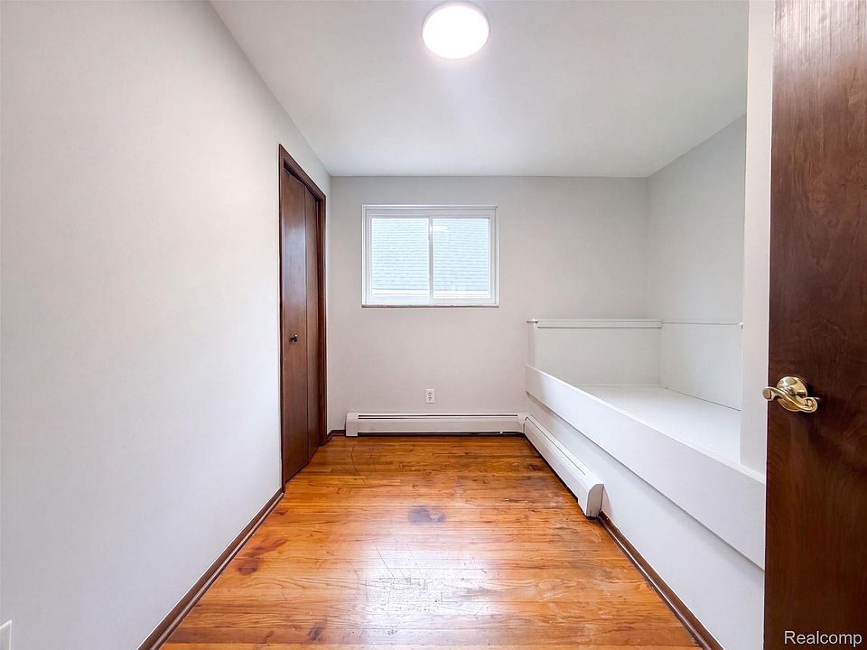 223 Richter St, photo 9