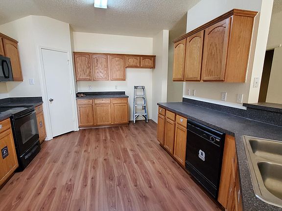 3rd image of 1315 Arbordale Ct