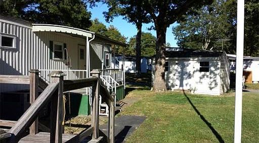 5th image of 27 Bayberry Ln