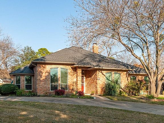 3rd image of 2701 Serenade Ct