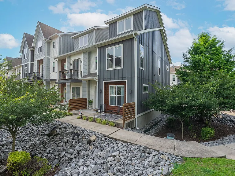 700 James Ave #17 — Photo 1
