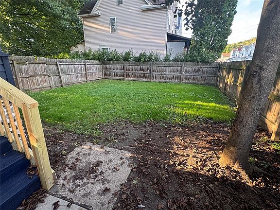 4th image of 544 W Brady St
