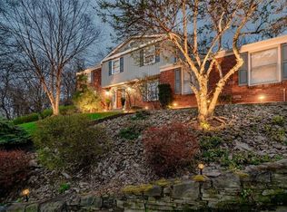 1006 Surrey Woods Rd, Bethel Park, PA 15102