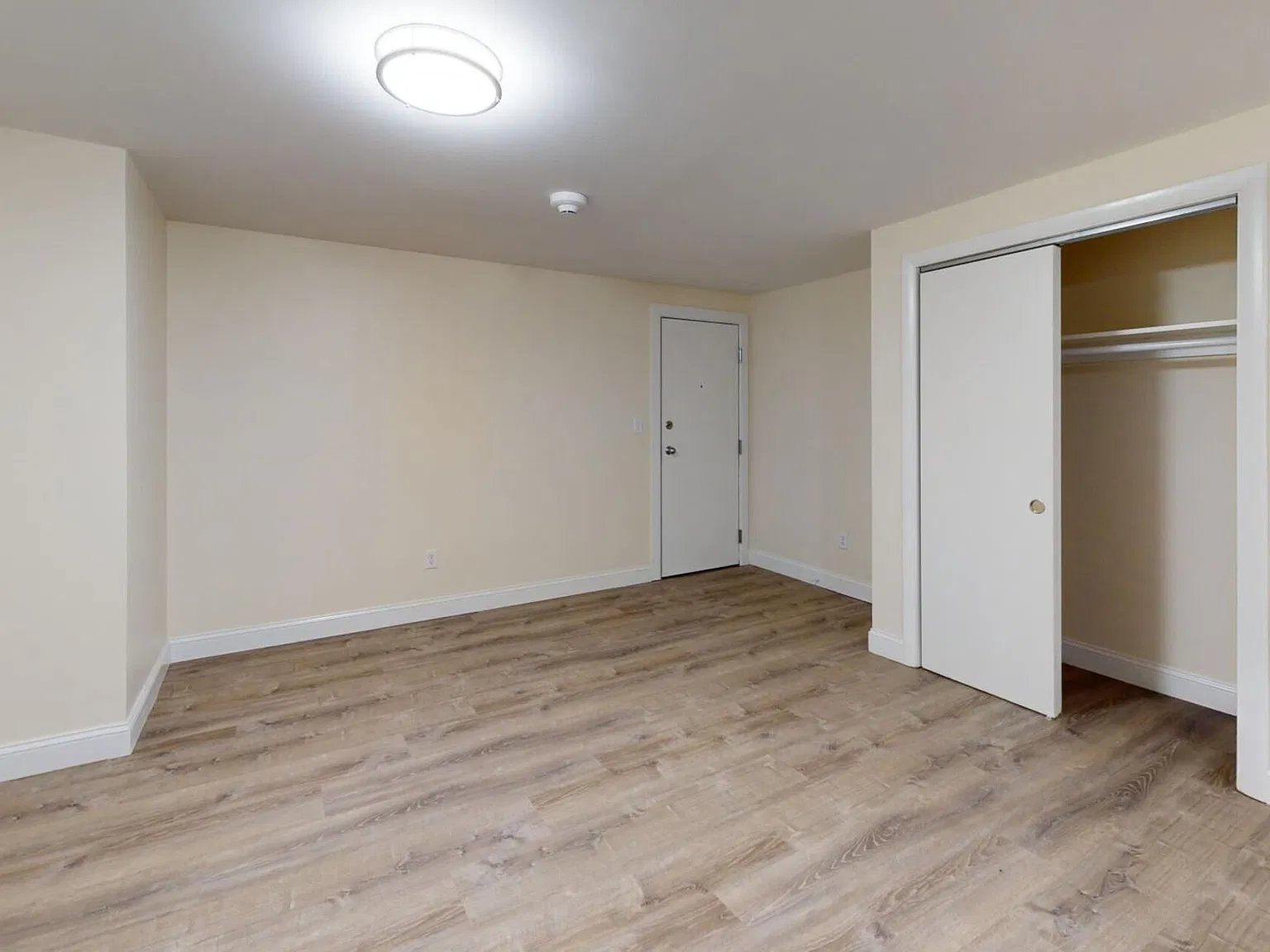 Studio, 350 sqft, $2,000 — Photo 3