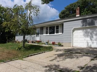 336 Old Country Rd, Eastport, NY 11941