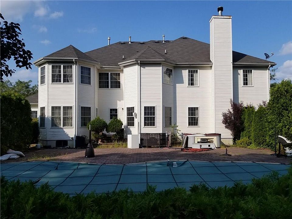 2nd image of 49 Mill Pond Rd