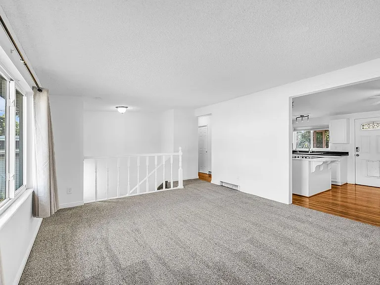 749 N Colonial Ave — Photo 5