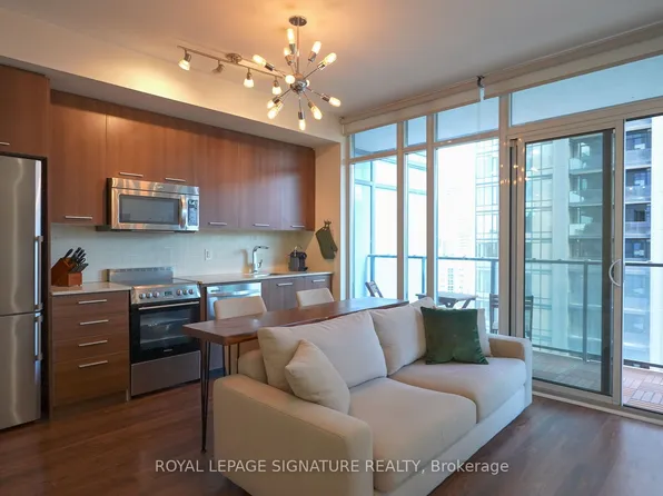 105 George St, Toronto, ON