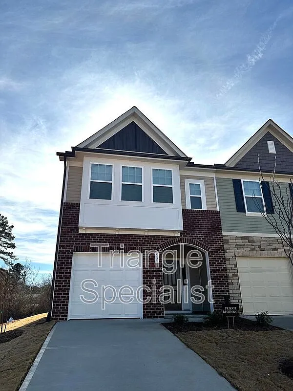 3 bed, 2.5 bath, 1650 sqft, $1,800 — Photo 2