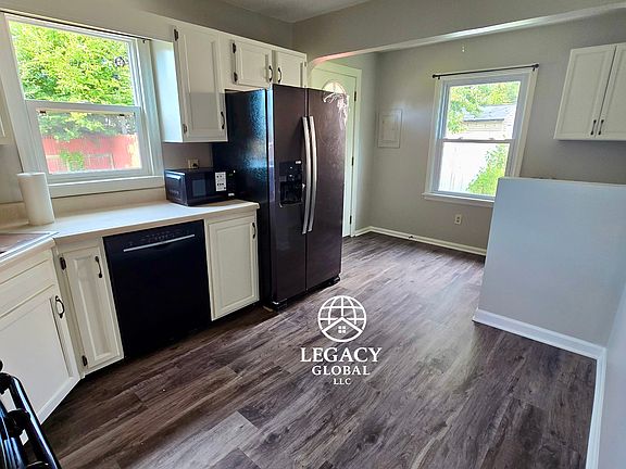 5th image of 2156 Maxwell Ave