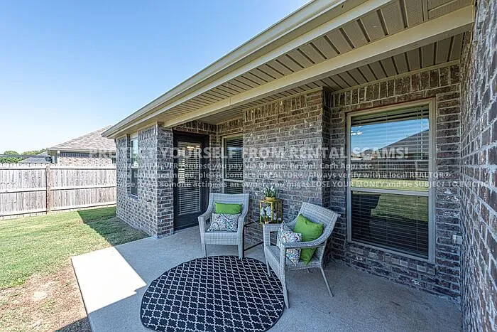 347 W Tyler Rd — Photo 17